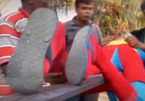 Viral video di balik layar pembuatan sinetron Superman versi India.