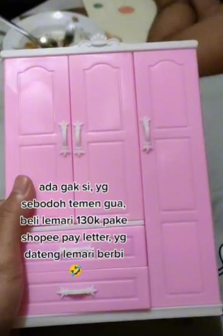 Beli lemari murah, yang datang malah mainan Barbie.