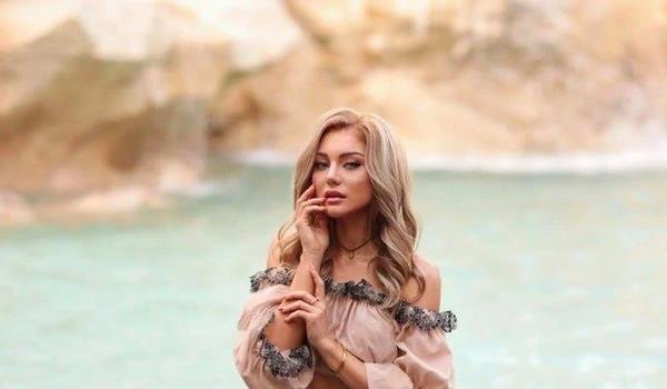 Model cantik Rusia dibunuh dan jasadnya dimasukkan koper.