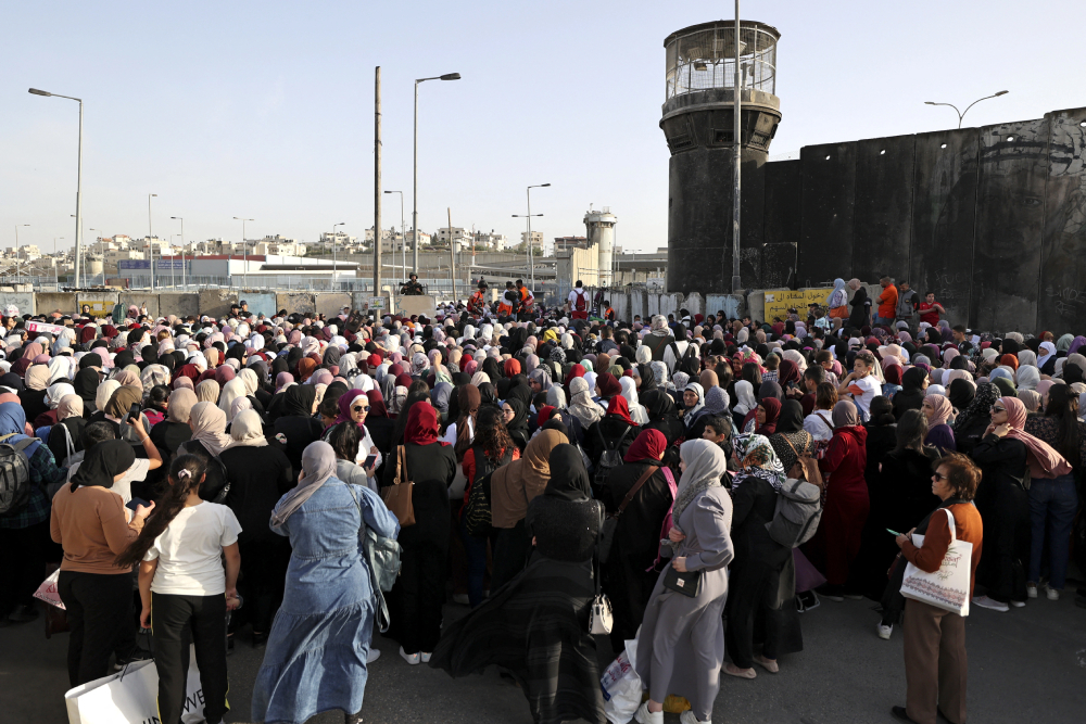 250.000 Warga Palestina Sholat Malam Lailatul Qadar di Masjid Al-Aqsa