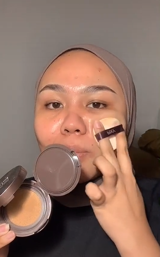 Menggunakan Base Makeup