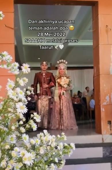 Wanita dapat jodoh usai didoakan cepat nyusul nikah.