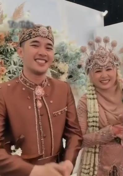 Wanita dapat jodoh usai didoakan cepat nyusul nikah.