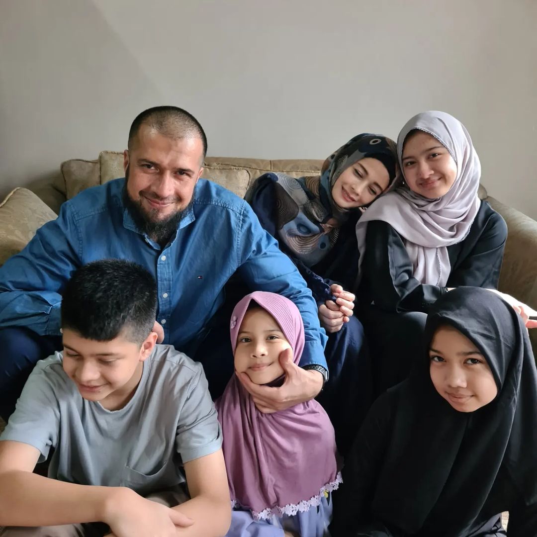 Portrait of Jihan Fahira with family