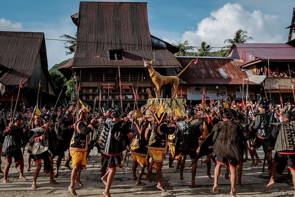 Adat dan Budaya Desa Wisata Hilisimaetanö Nias Selatan