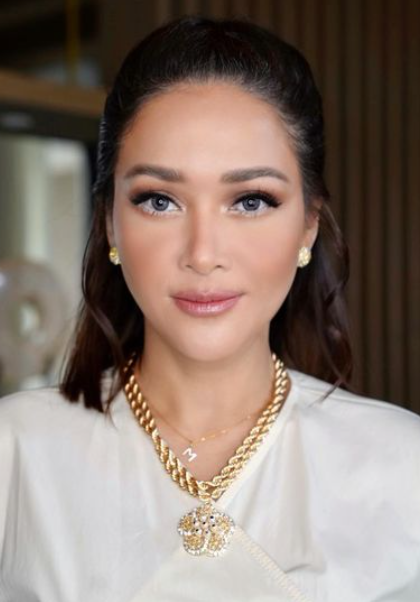 Maia Estianty's Makeup Style