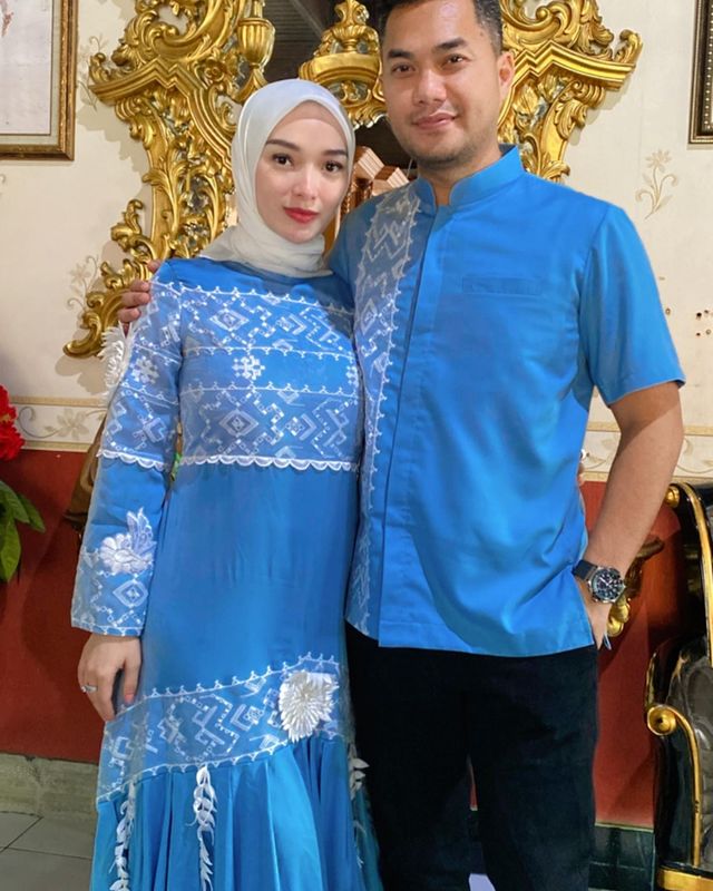Zaskia gotik dan suaminya Sirajuddin