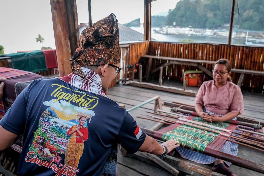 Desa Wisata Kampung Warna Warni Tigarihit Sumut