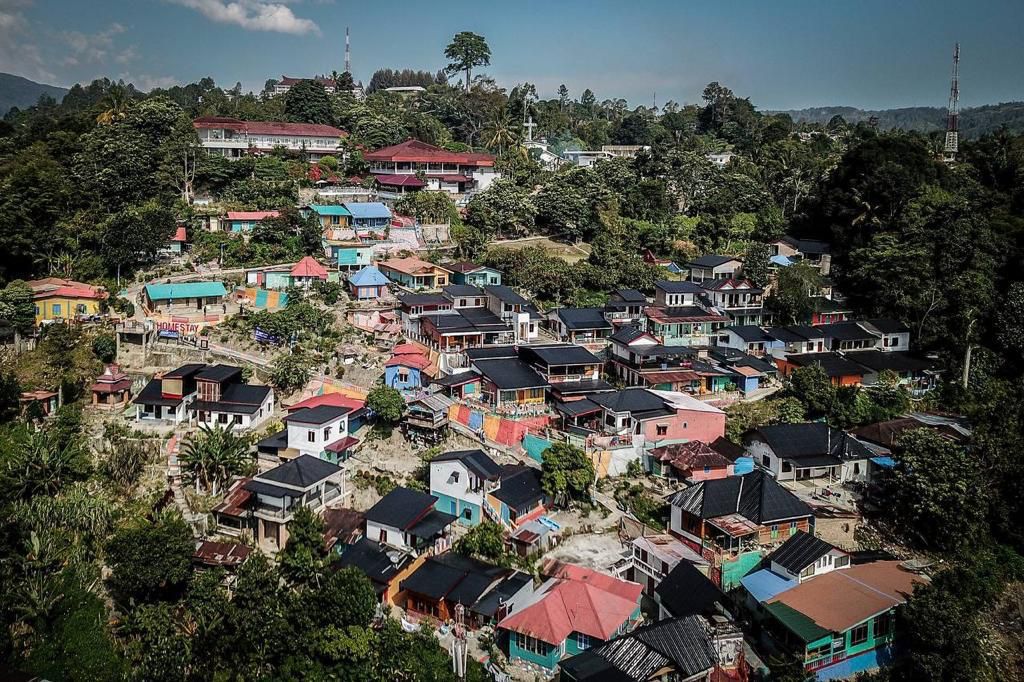 Desa Wisata Kampung Warna Warni Tigarihit Sumut