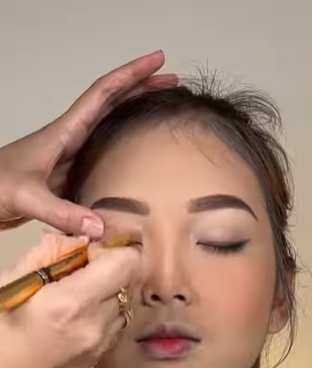 Creating Cat Eye with Eyeshadow