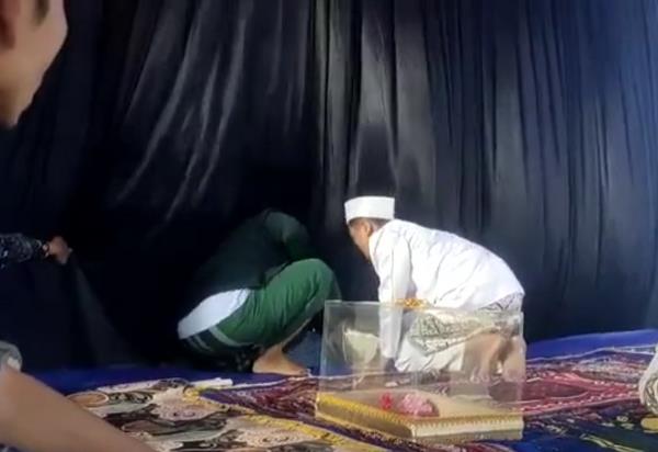 Acara akad nikah nggak jadi sakral tapi malah kocak.