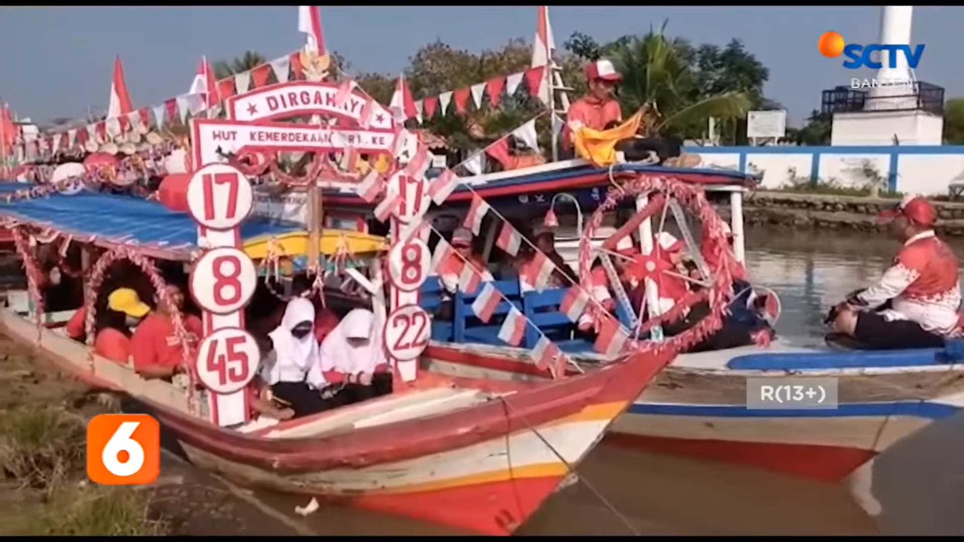 Terinspirasi Nenek Moyang, Pasangan Pengantin Ini Gelar Pernikahan di Tengah Laut 