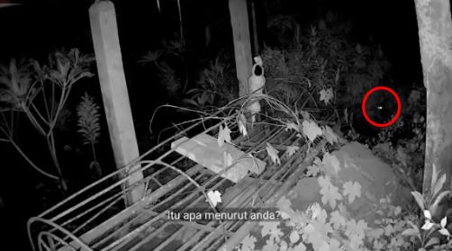 Malam-malam pasang CCTV di kuburan dekat keranda mayat, ini yang terjadi.
