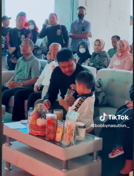 Cute Behavior of Nahyan Becomes Assistant to the Mayor of Medan