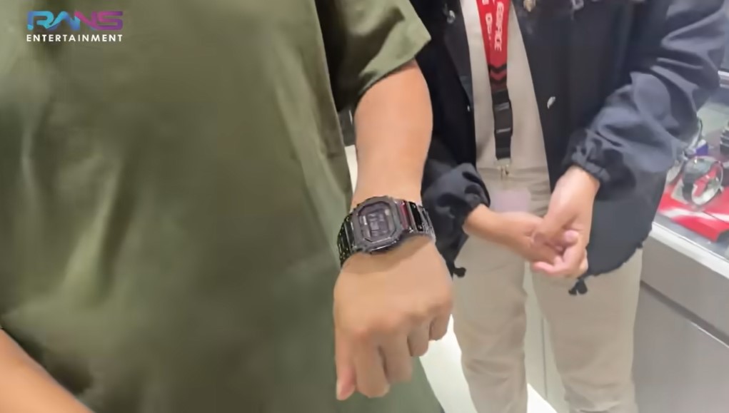 Raffi Ahmad buys watches for employees