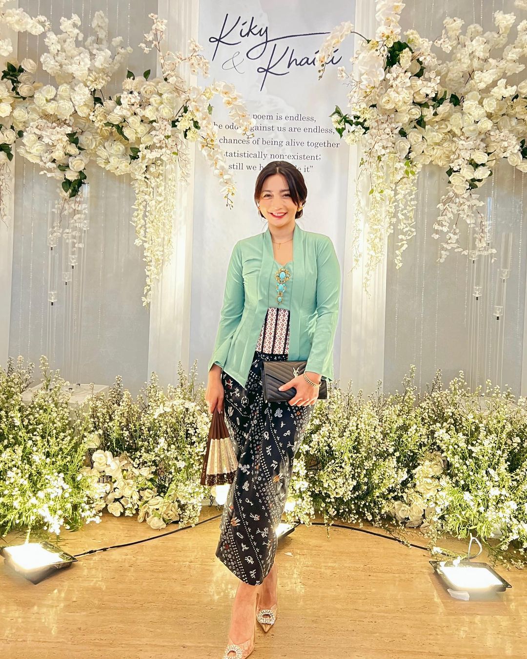 Hesti Purwadinata Wearing a Hundred Thousand Rupiah Kebaya