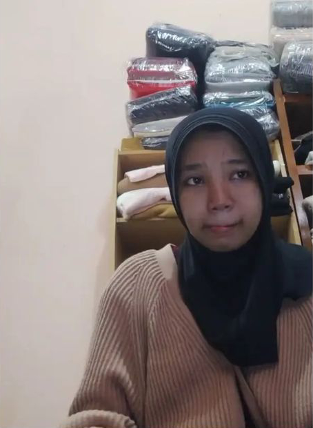 wanita live tiktok