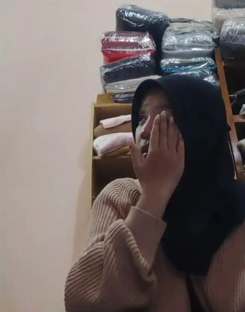 wanita live tiktok