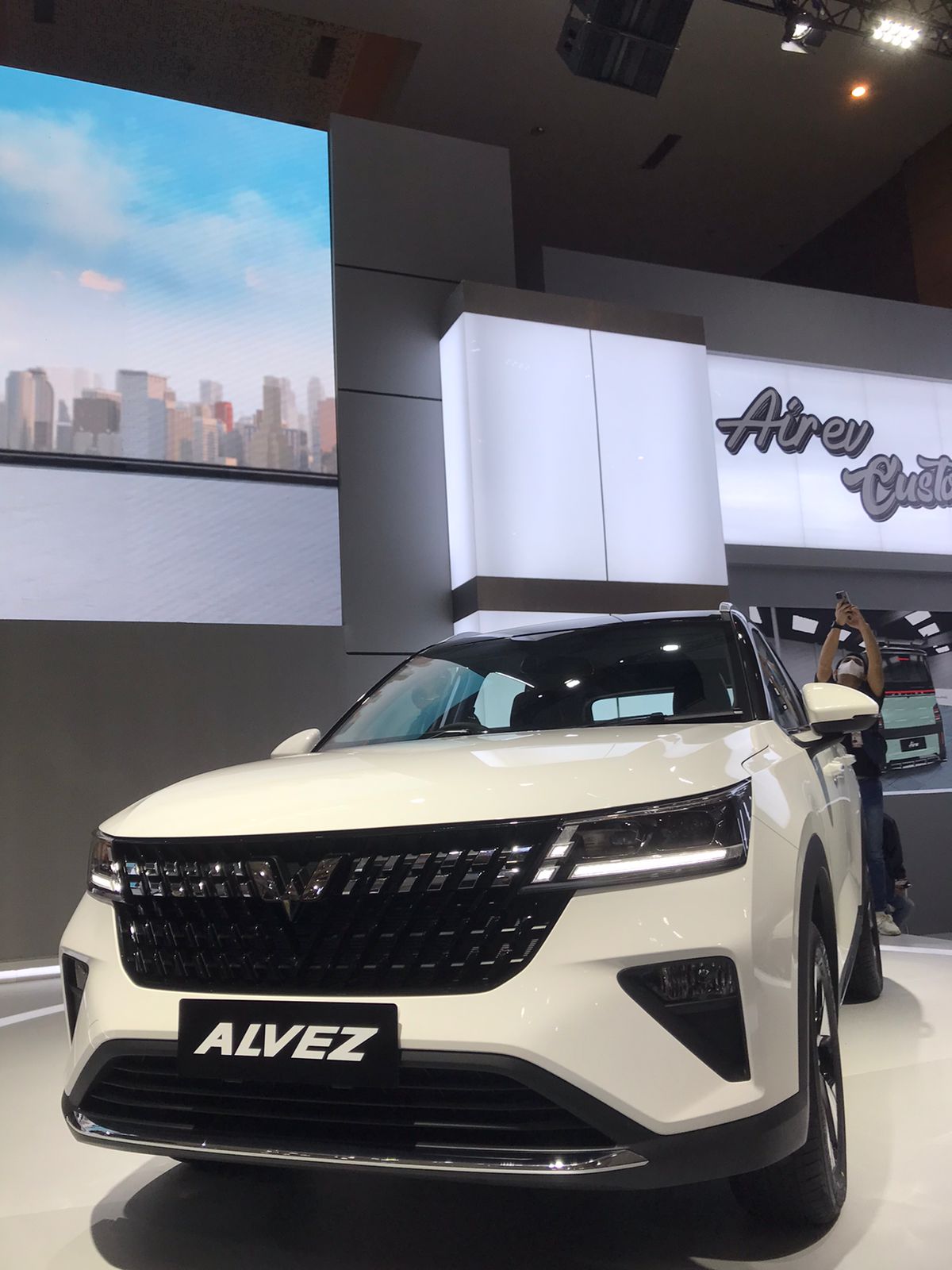 Expand Its Wings to a New Segment, Wuling Launches Alvez with First Advanced Voice Technology Using Indonesian Language