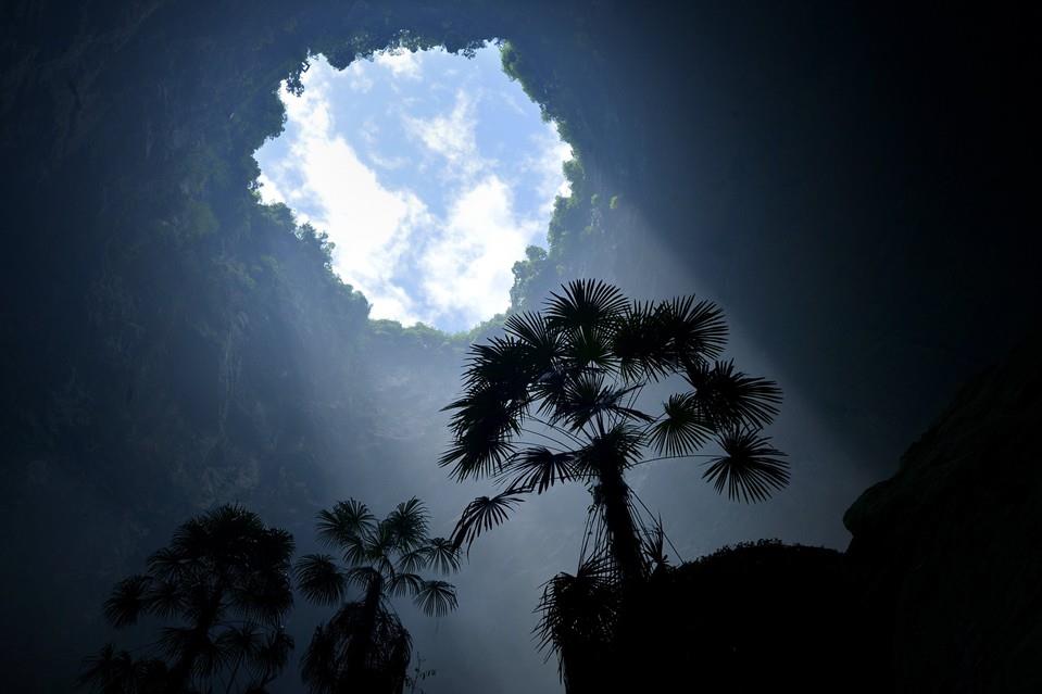 Sinkhole atau lubang raksasa di Leye County, Guangxi Zhuang, China.