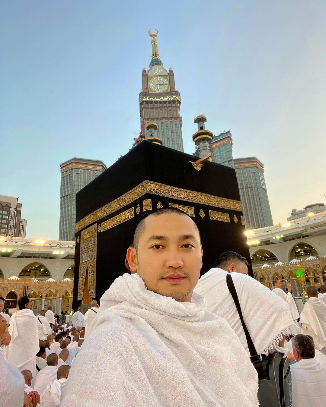 Portrait of Angga Wijaya during Umrah