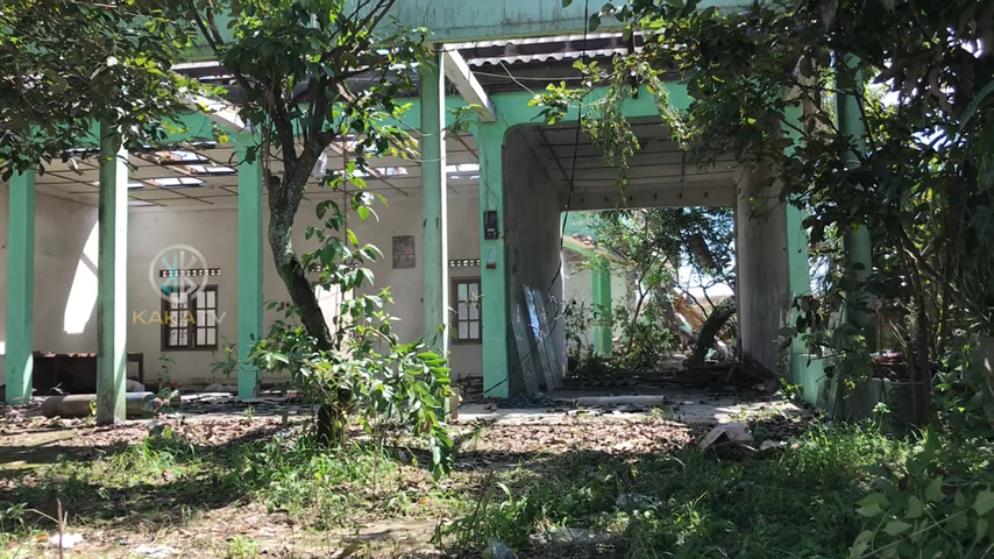 The fate of a lonely house in the middle of the Jogja-Solo toll road project.