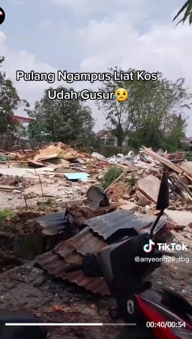 Sad Story of a Student Returning from Campus, Boarding House Already Demolished