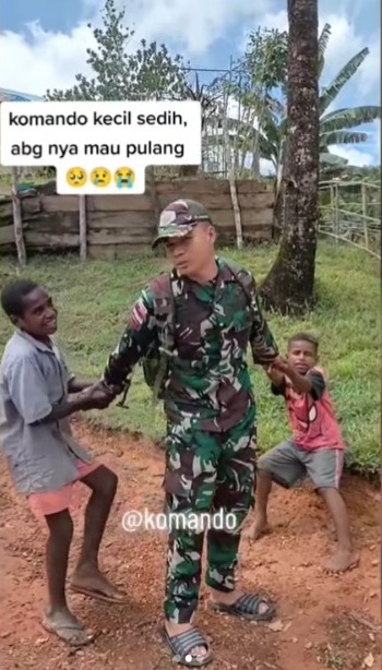 Momen Haru Anak Kecil di Papua Menangis Tak Rela Ditinggal Pulang Prajurit TNI yang Bertugas