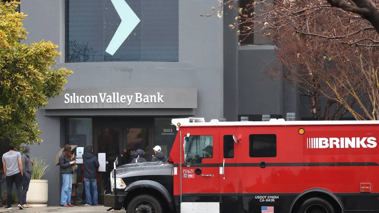 Silicon Valley Bank office closed after a 