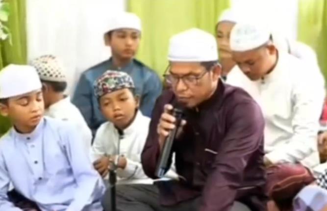 Ustadz asked to give a speech, turns out to only be asked to say greetings.