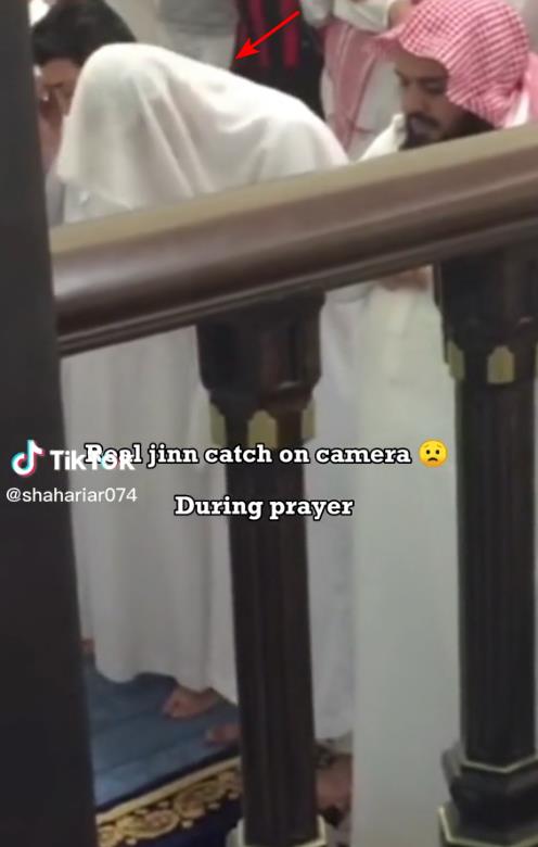 Moments of a worshiper unable to bear the recitation of the Quran during prayer.