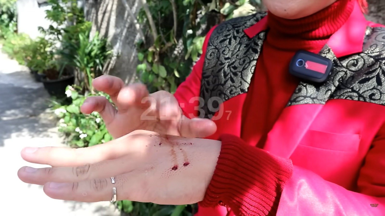 Magician Red Reveals Ida Dayak's Old Trick, Blood Comes Out by Applying Oil