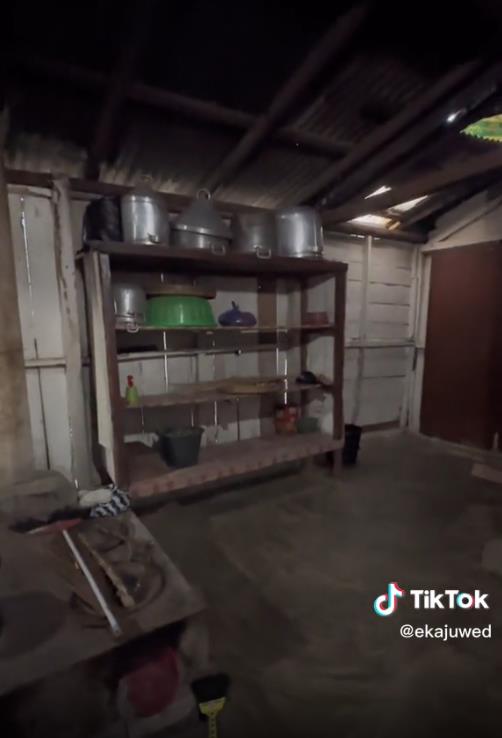 Appearance of traditional kitchen in rural house surprises.