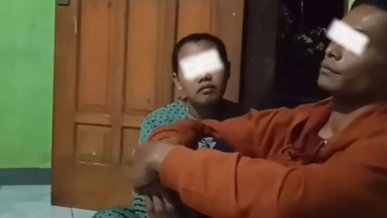 Husband catches wife alone with affair partner during sahur time.