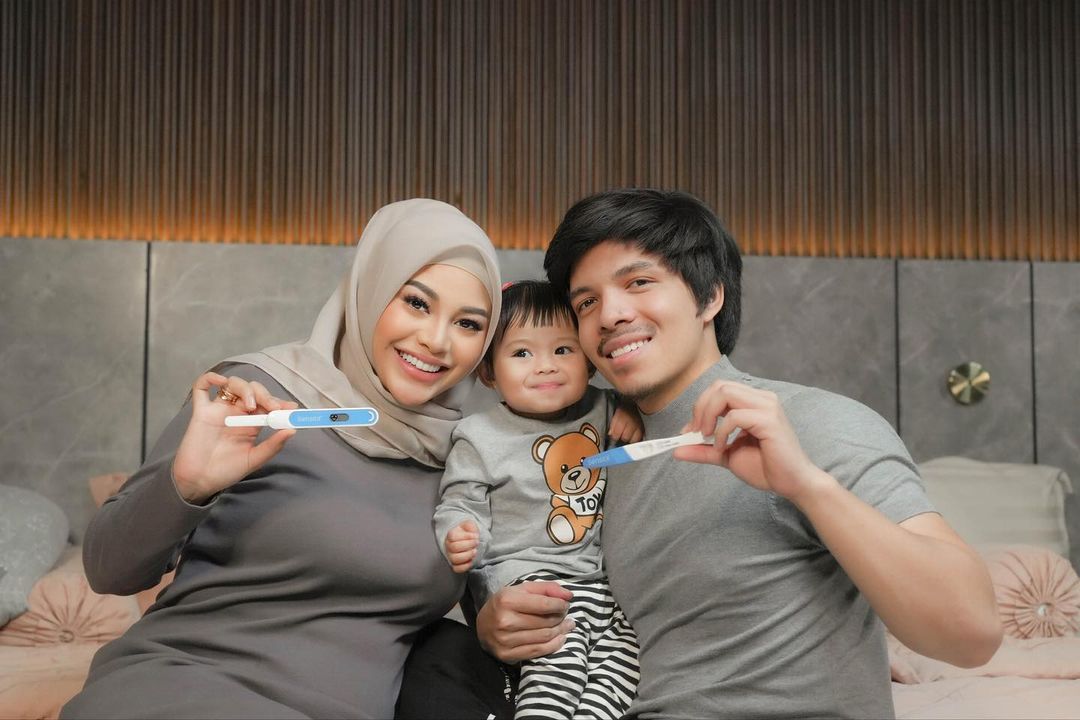 Aurel pregnant with second child