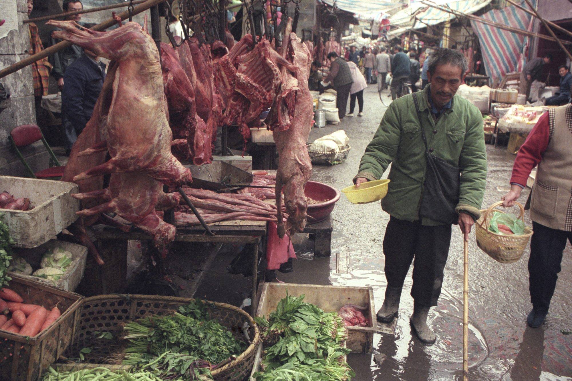 Pasar basah Wuhan menjadi tempat pertama penularan Covid-19