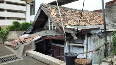 Story of an Old House Trapped in the Middle of the Capital's Apartment