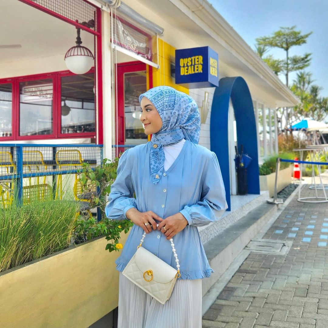 Potret Nabila Ishma Kenakan Outfit Serba Biru Langit (Foto: Instagram @nabilaishma)