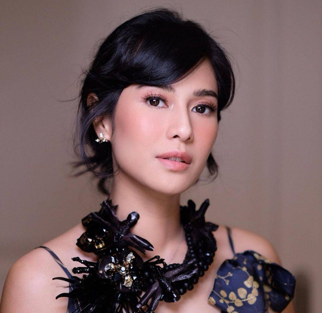 Dian Sastro Dirias dengan Makeup Nude Pink, Banjir Pujian dari Warganet