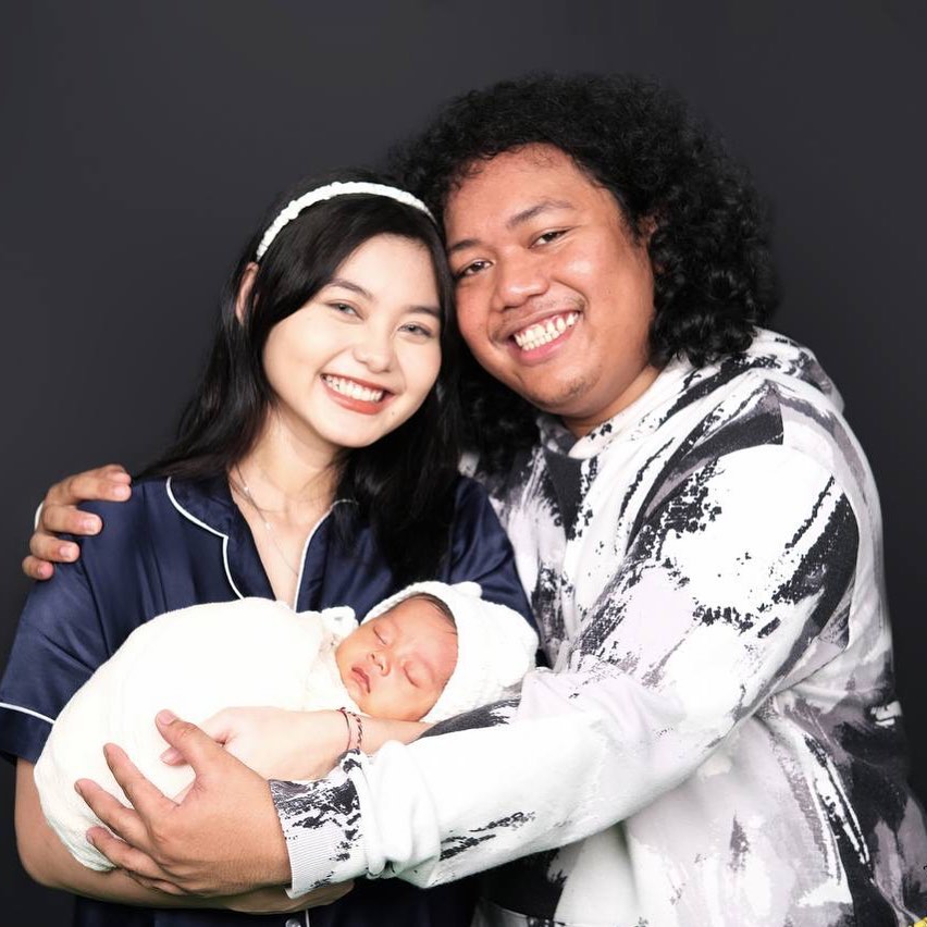 Marshel Widianto and Cesen and their son