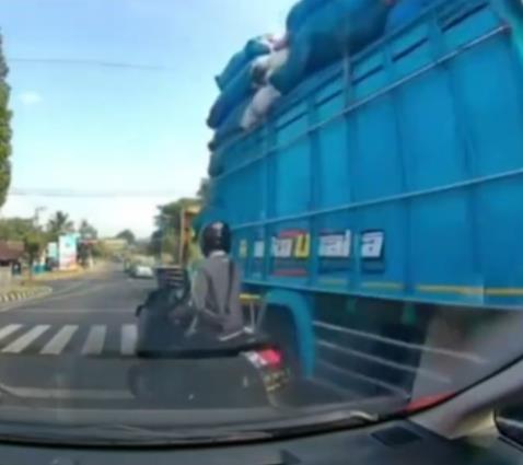 Moments of Reckless Truck Driver at Traffic Light.