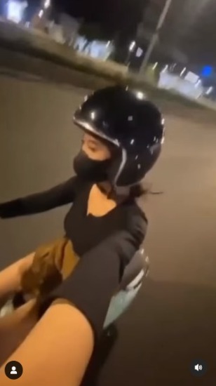 Moments of a Female Motorcyclist Almost Being Robbed While Vlogging on Sudirman Street