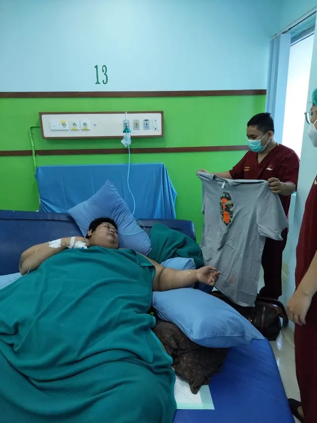 Referred to RSCM, Fajri, a 300 Kg Obese Man, Provided with Special Bed