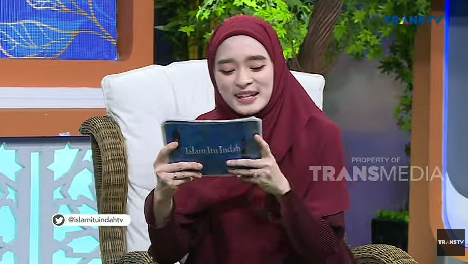 Inara Rusli's debut as a host