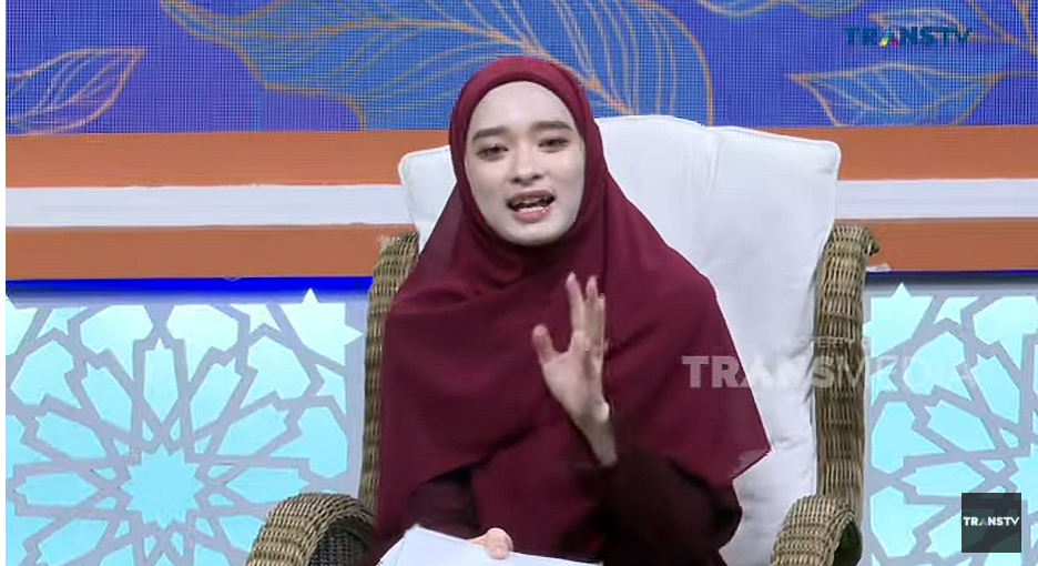 Inara Rusli's debut as a host