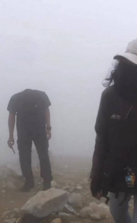 Mystery of a headless man among Mount Welirang climbers.