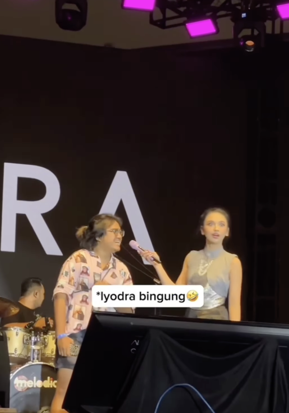 Lyodra's Audience at the Concert with an Ex