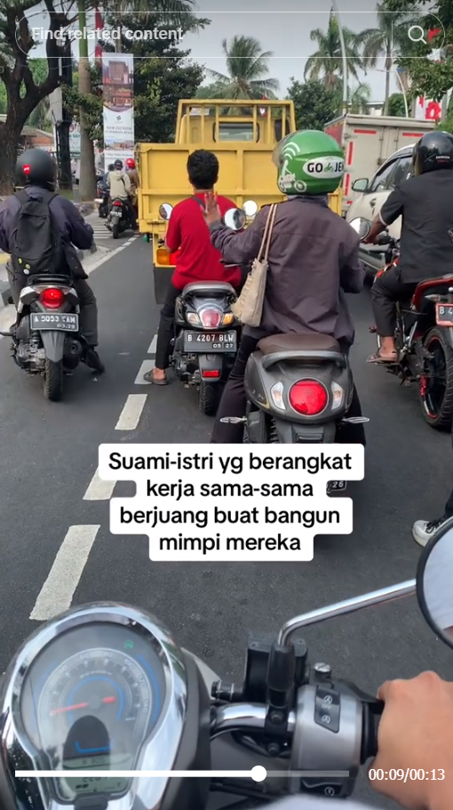 The Moment of Husband and Wife Bidding Farewell at the Red Light