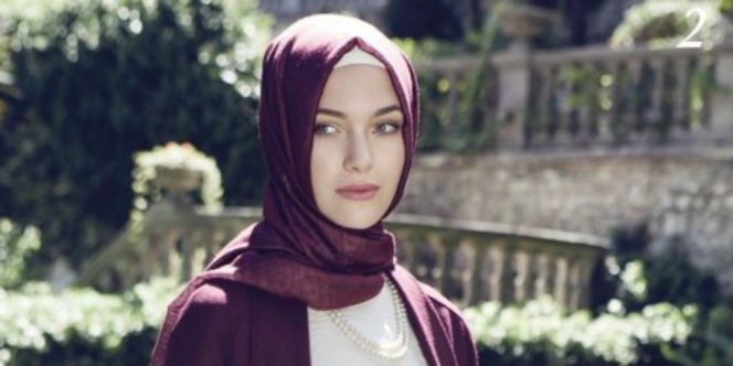 Tips Memilih Warna  Hijab yang  Pas  Dengan Warna  Kulit  
