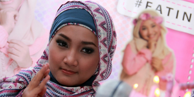 Jumpsuit, Busana Hijab Favorit Fatin Sidqia  Dream.co.id